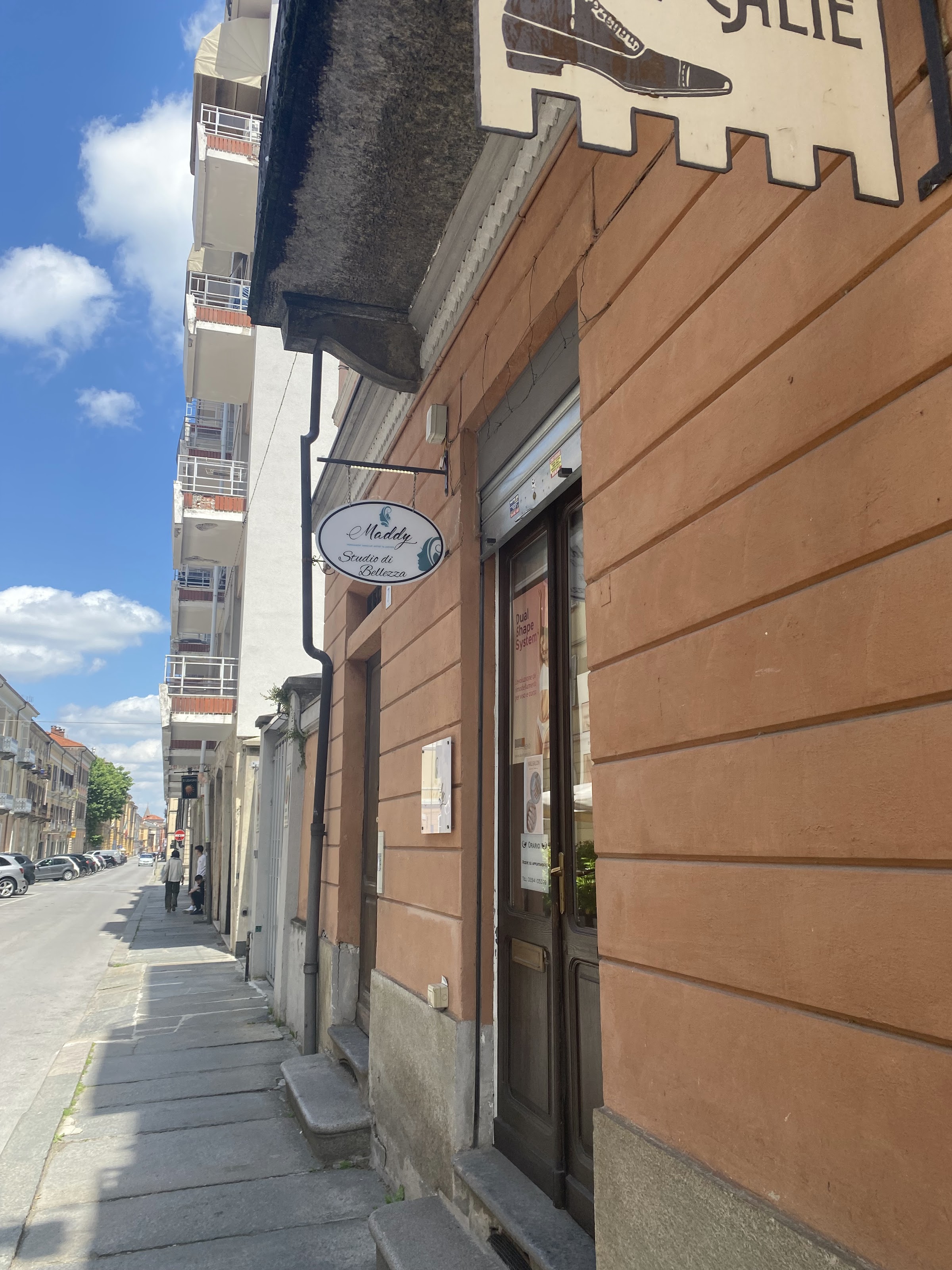 Insegna Maddy Dabu su Corso Nizza
